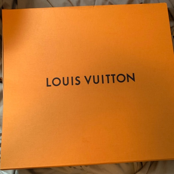 Louis Vuitton Neverfull Bag and Wristlet - Picture 9 of 14